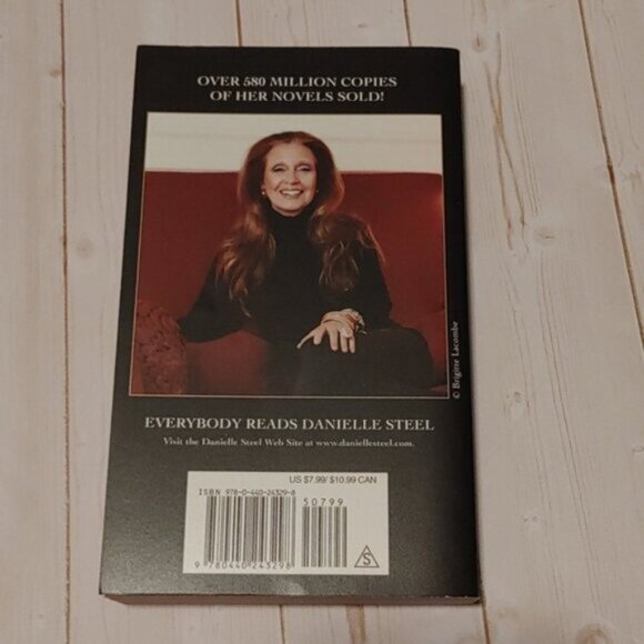 3/$13 Rogue By Danielle Steele Adult Fiction Paperback New - Picture 3 of 4